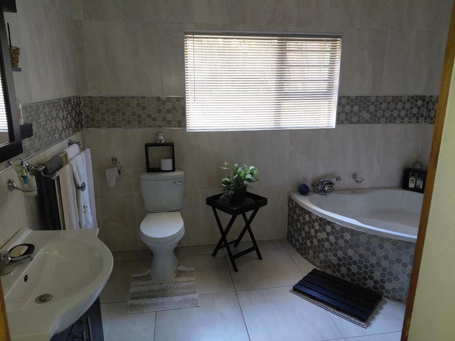4 Bedroom Property for Sale in Van Riebeeck Hoogte Eastern Cape